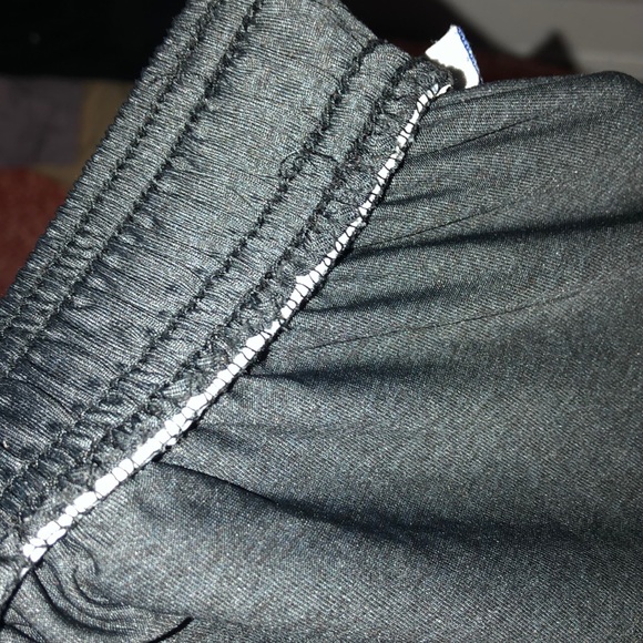 Black sports shorts - Picture 6 of 7